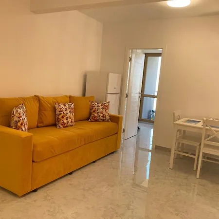 Апартамент Blue Magenta 2 Созопол